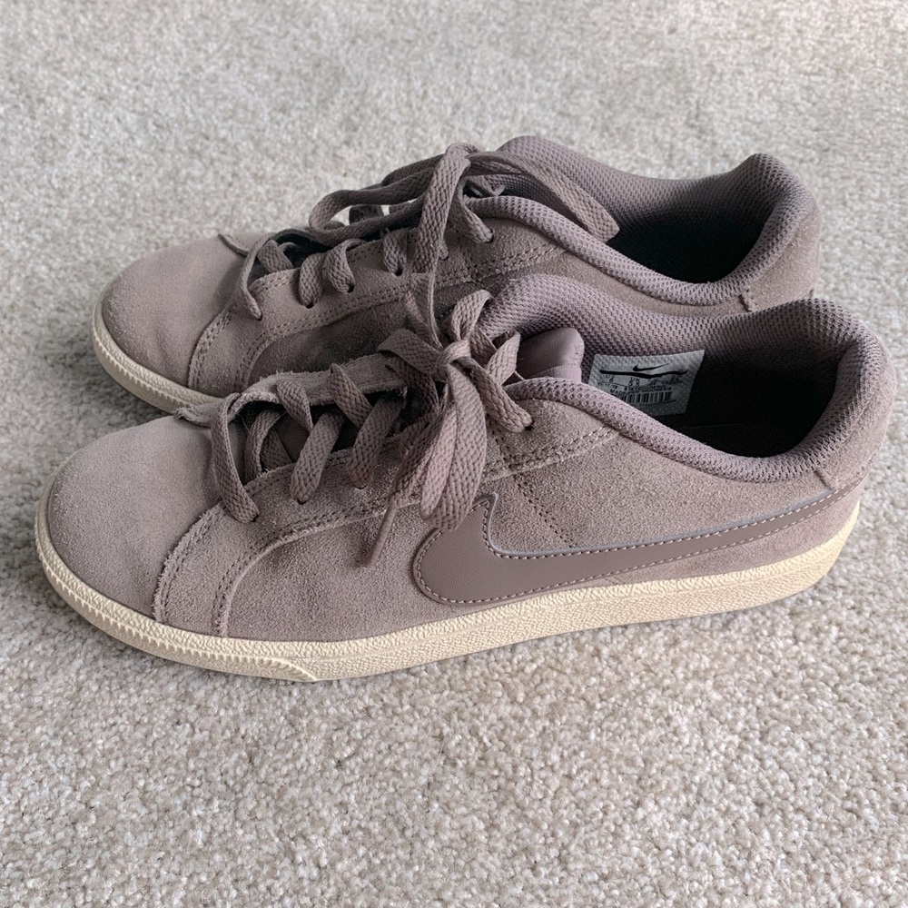 Nike shoes size 8